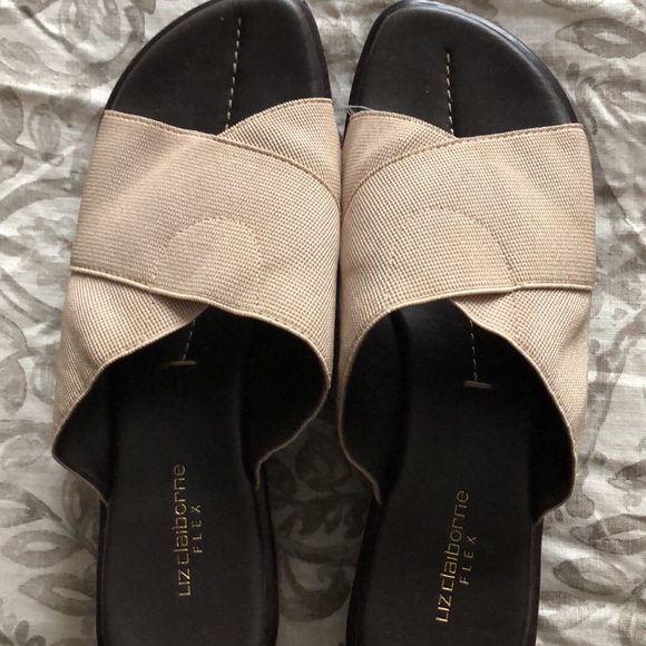 liz claiborne flex sandals